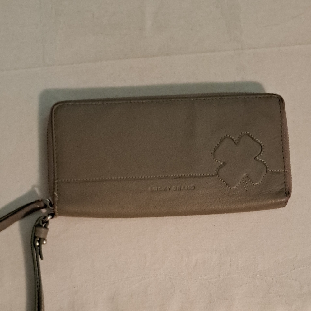 Lucky Brand 4 Leaf Clover Wallet Leather Clutch Purse Zip Organizer
